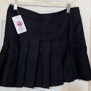 NWT. Black pleated mini skirt. Juniors size XL.